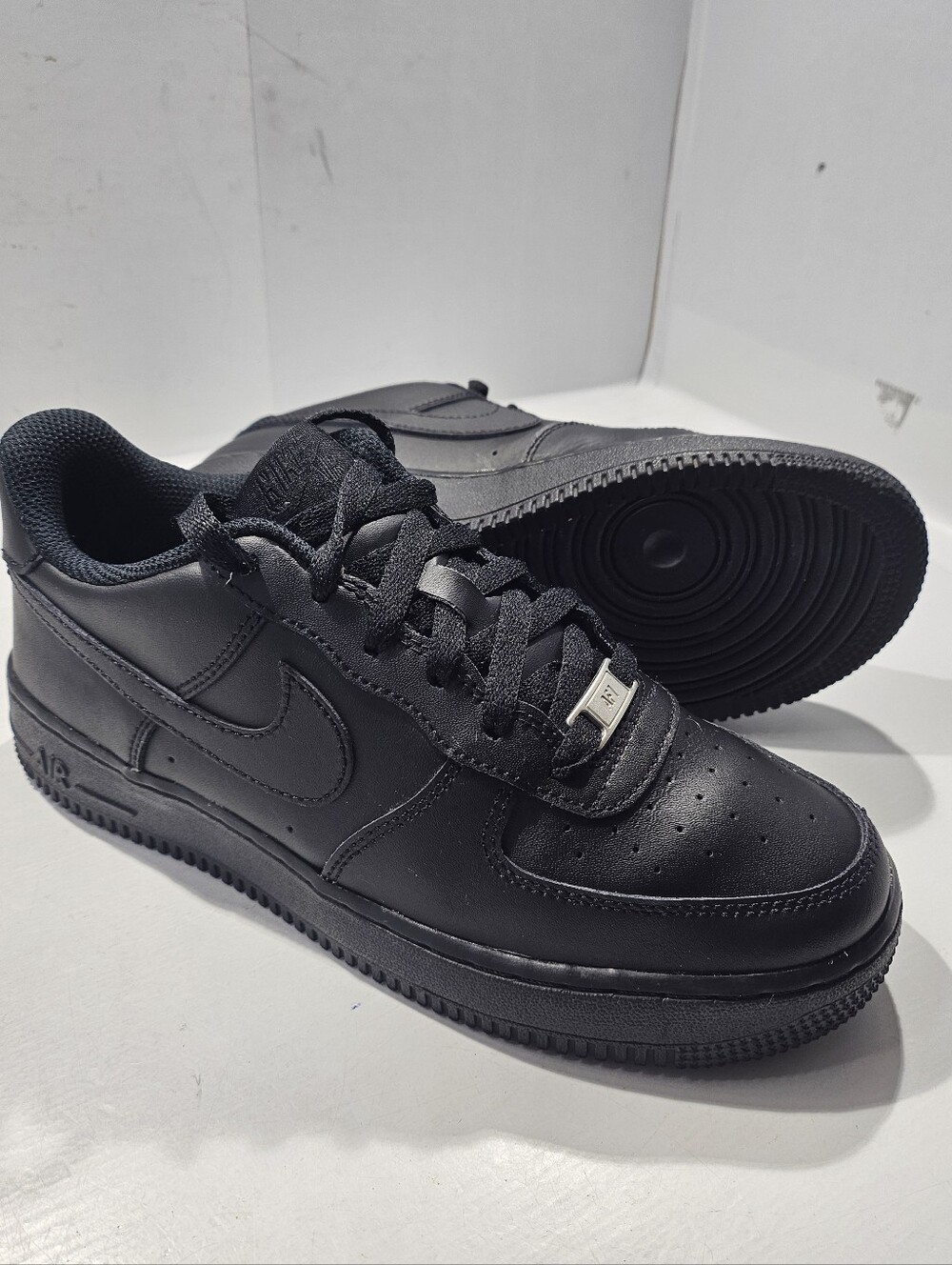 NIKE AIR FORCE 1 LOW BLACK (GS) CLASSIC YOUTH SNEAKER SIZE 6Y/W7.5 314192- XX A4